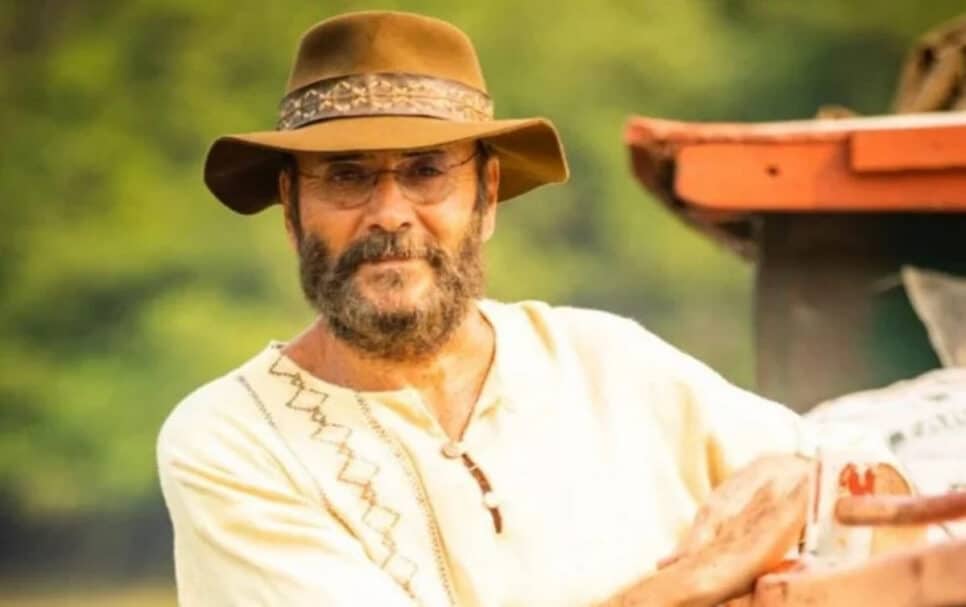 Eugênio (Almir Sater) em Pantanal; cantor também fez a primeira versão da novela na Manchete (Foto: Reprodução / Globo)