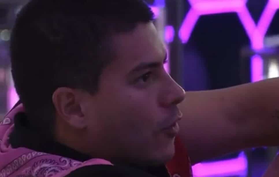 Arthur Aguiar é integrante do Camarote do BBB22 (Foto: Reprodução / Globoplay)