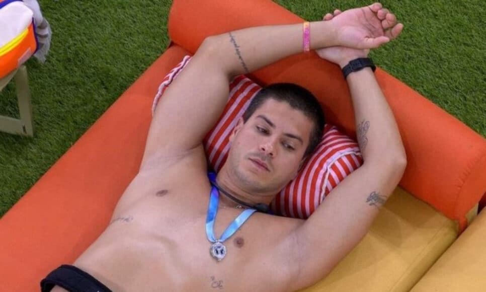 BBB22: Arthur reflete sobre paredão com Jade (Foto: Reprodução / Globoplay)