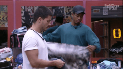 Imagem do post BBB22: Clima pesa e Arthur e Paulo André discutem: “Moleque chato”