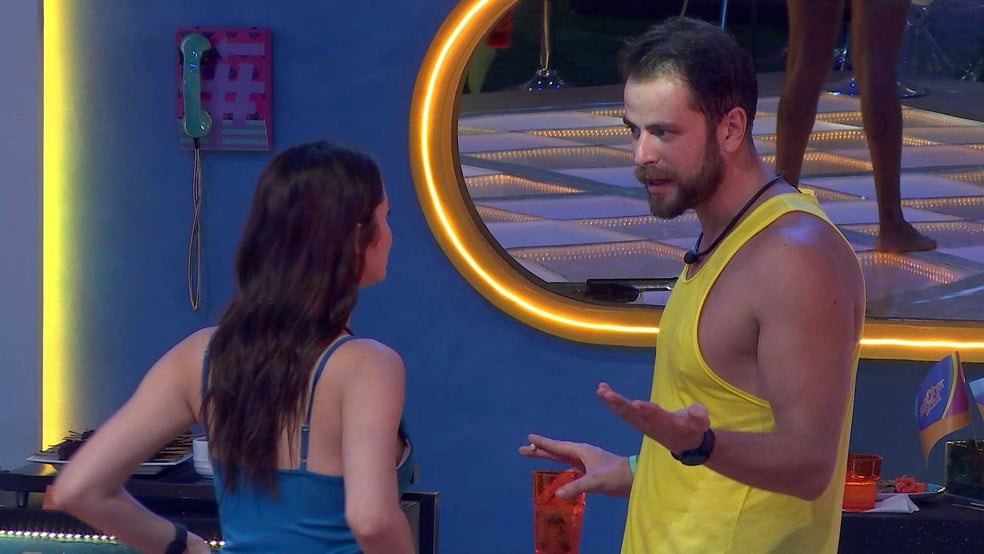 BBB22: Gustavo e Eslovênia discutem na Festa do Líder (Foto: Reprodução)