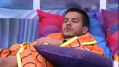 Imagem do post BBB22: Arthur leva bronca da produção, após dizer que escondeu as facas de Natália