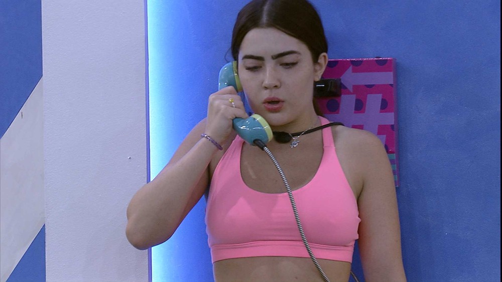 Jade Picon ao atender o Big Fone no BBB22 (Foto: Reprodução)