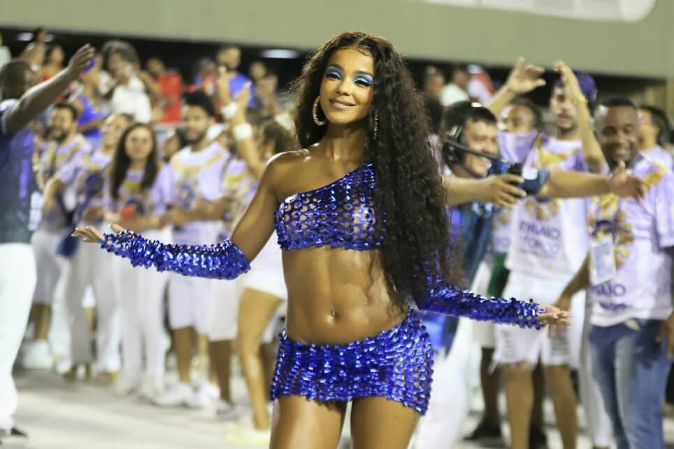 Ex-BBB Brunna Gonçalves esbanja sexualidade durante ensaio na Sapucaí (Foto: Reprodução)