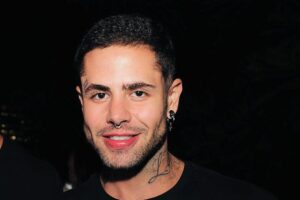 Leandro Buenno, ex-participante do The Voice Brasil sempre falou sobre ser gay e HIV positivo (Foto: Reprodução / Internet)