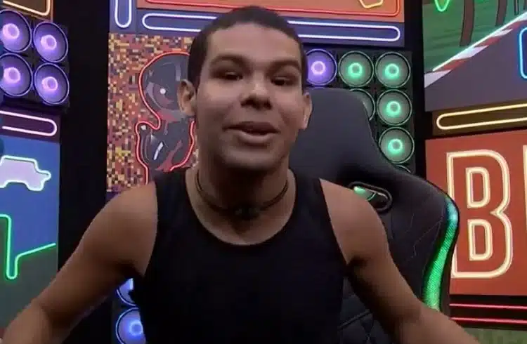 BBB22: Vyni tropeça mais uma vez no programa ao vivo e web detona brother (Reprodução/Globo)