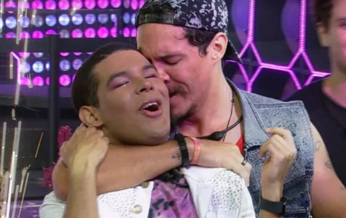 Vyni e Eliezer durante a festa do BBB22 (Foto: Reprodução / Globoplay)