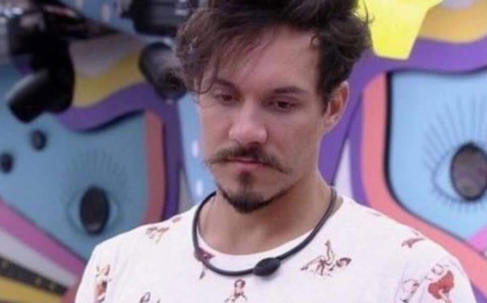 BBB22: Eliezer escuta conselho dos amigos e pretende conversar com Natália (Foto: Reprodução / Globoplay)