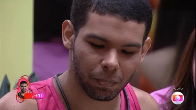BBB 22: Vinicius Fernandes, o Vyni, é o 8º eliminado com 55,87% dos votos