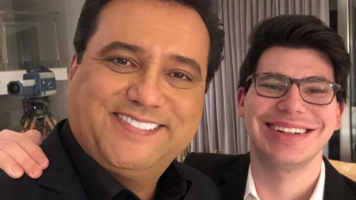 O famoso apresentador da Record, Geraldo Luís ao lado de seu filho, João (Foto: Reprodução)