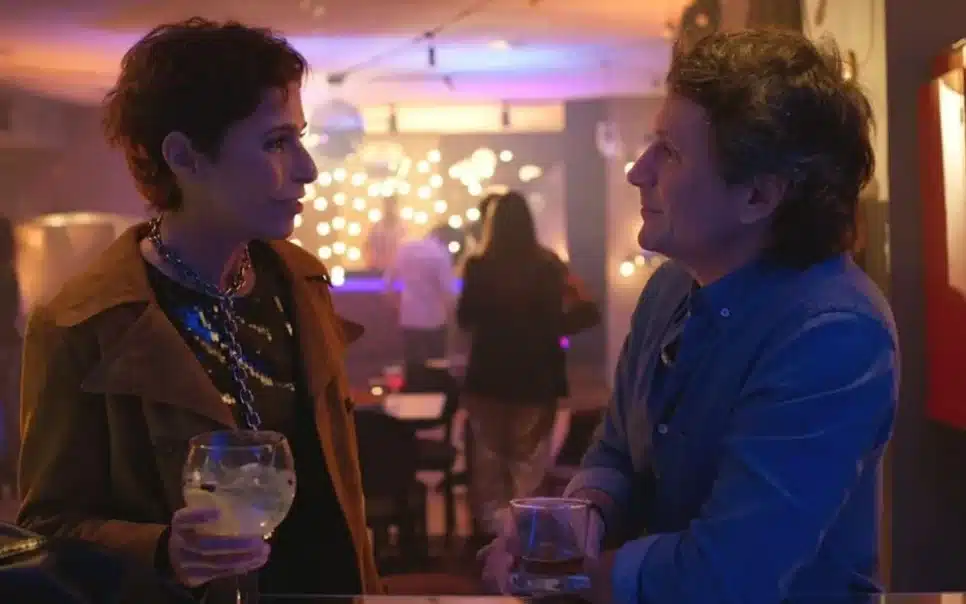 Final de Um Lugar ao Sol: Rebeca reage, troca Felipe por cinquentão e deixa ex desolado (Reprodução/Globo)