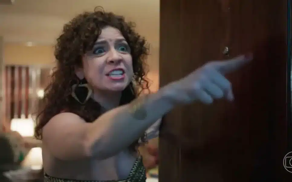 Um Lugar ao Sol: Sthephany surpreende, dá beijão em Christian e acaba humilhada (Reprodução/Globo)