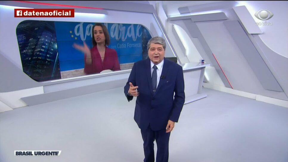 Datena reclama de produto vendido por Cátia Fonseca ao vivo