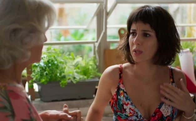 Lara (Andréia Horta) fará Noca (Marieta Severo) passar mal (Foto: Reprodução)