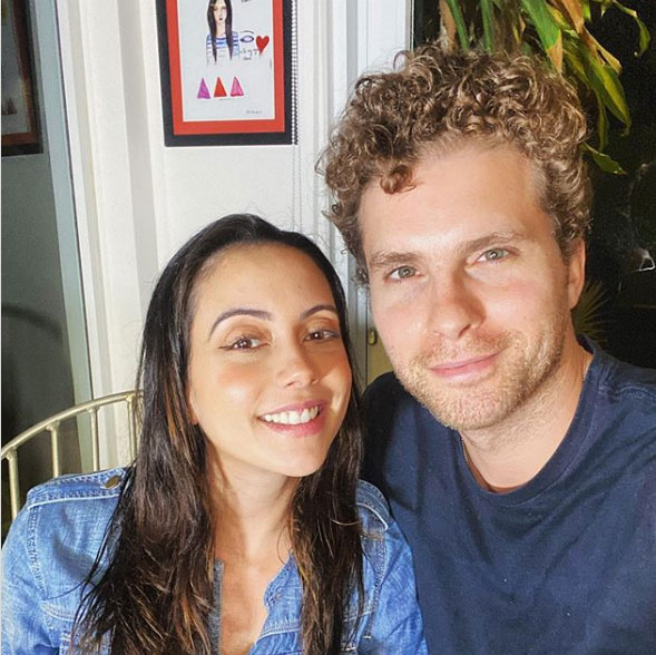 O famoso ator da Globo, Thiago Fragoso ao lado de sua esposa, Mariana Vaz (Foto: Reprodução)