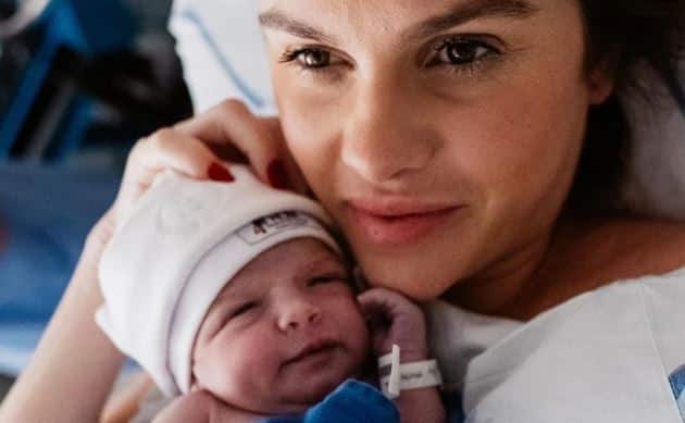 Bárbara Evans revela estar triste depois do nascimento de sua filha