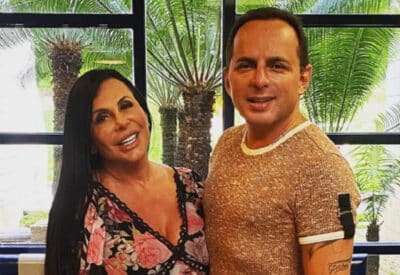 Imagem do post O que é isso? Marido segura Gretchen e a ergue pela cabeça em vídeo; assista