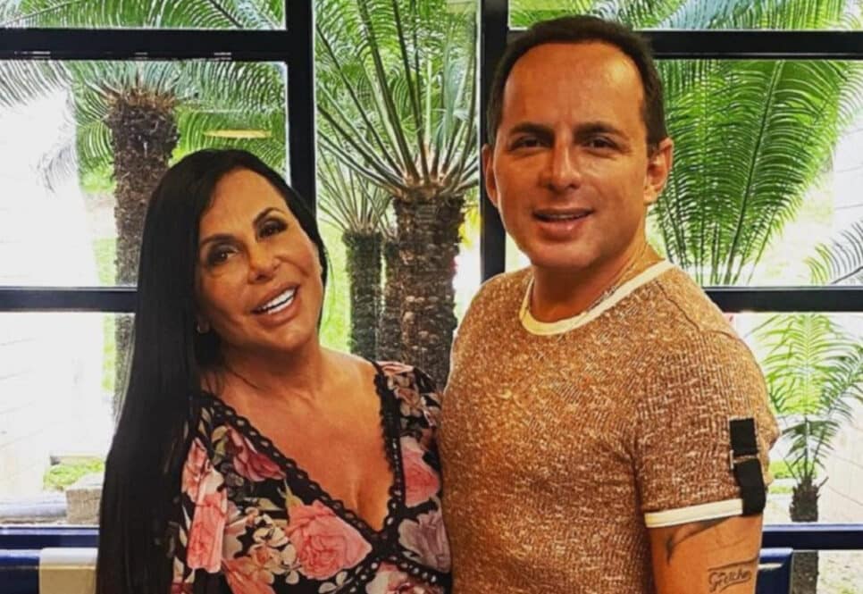 Marido ergue Gretchen pela cabeça em vídeo bizarro (Foto: Reprodução / Instagram)