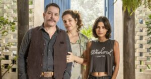 Uma das famílias de Tenório (Murilo Benício) em 'Pantanal' (Foto: Reprodução / Globo)