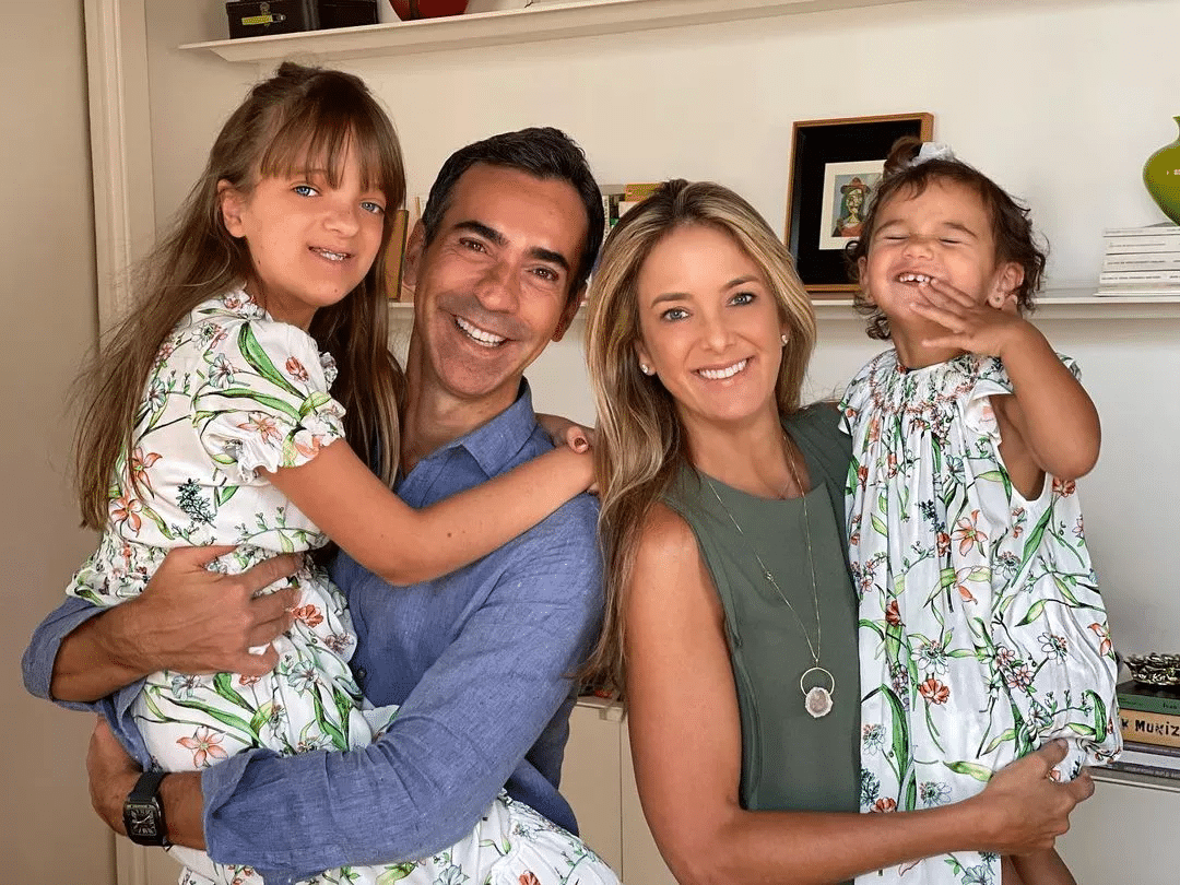 César Tralli, Ticiane Pinheiro, sua enteada, Rafa Justus, e sua filha Manuella (Foto: Reprodução)