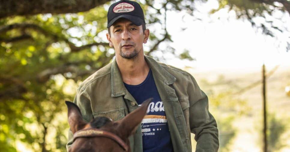 Pantanal: Galã! José Lucas segue os passos do pai e se envolve com três mulheres (Reprodução)