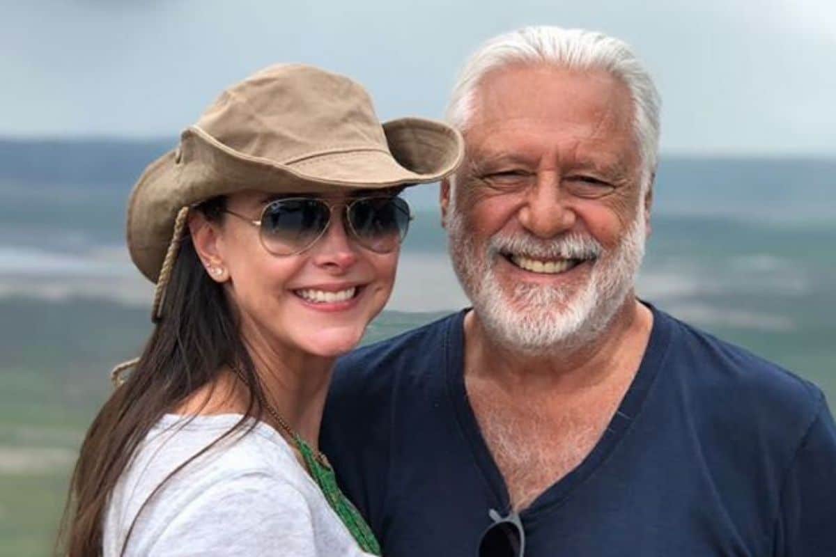 O ex-ator da Globo, Antonio Fagundes ao lado de seu esposa, Alexandra Martins (Foto: Reprodução)