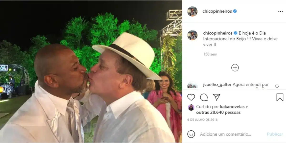 O famoso ex-apresentador do Bom Dia Brasil, Chico Pinheiro agitou a internet ao aparecer beijando um amigo (Foto: Reprodução)