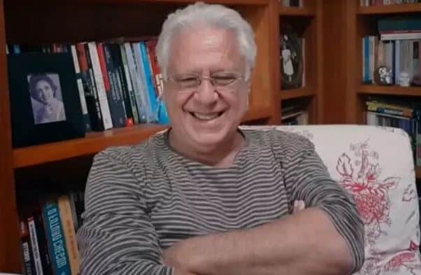 Antônio Fagundes faz sua primeira tatuagem (Foto: Reprodução)