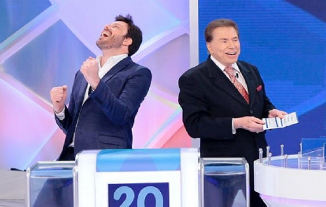 Danilo Gentili é colocado na parede por Silvio Santos durante programa (Foto: Reprodução)