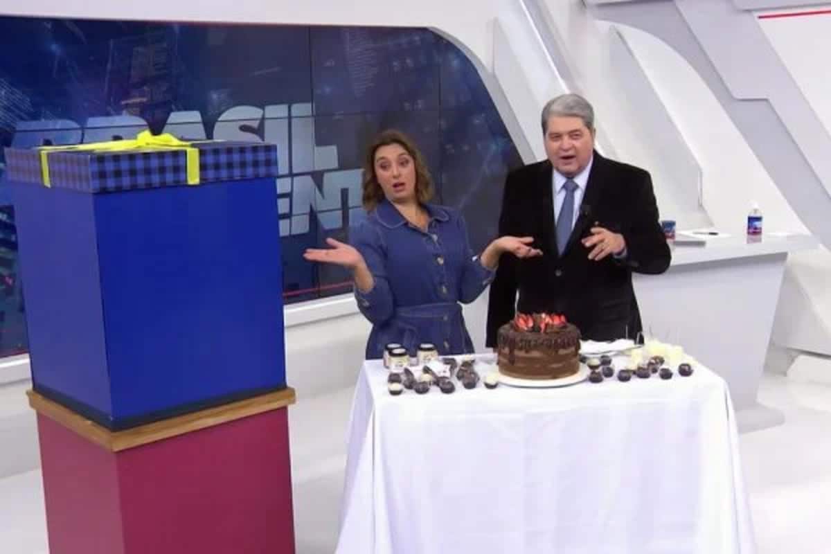Datena e Catia Fonseca comemorando o aniversário do jornalista no Brasil Urgente