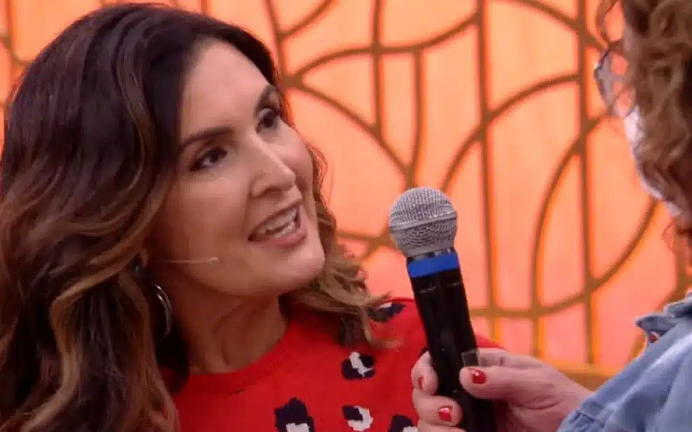 Ao vivo, Fátima Bernardes é surpreendida por pedido inesperado de fã (Reprodução)