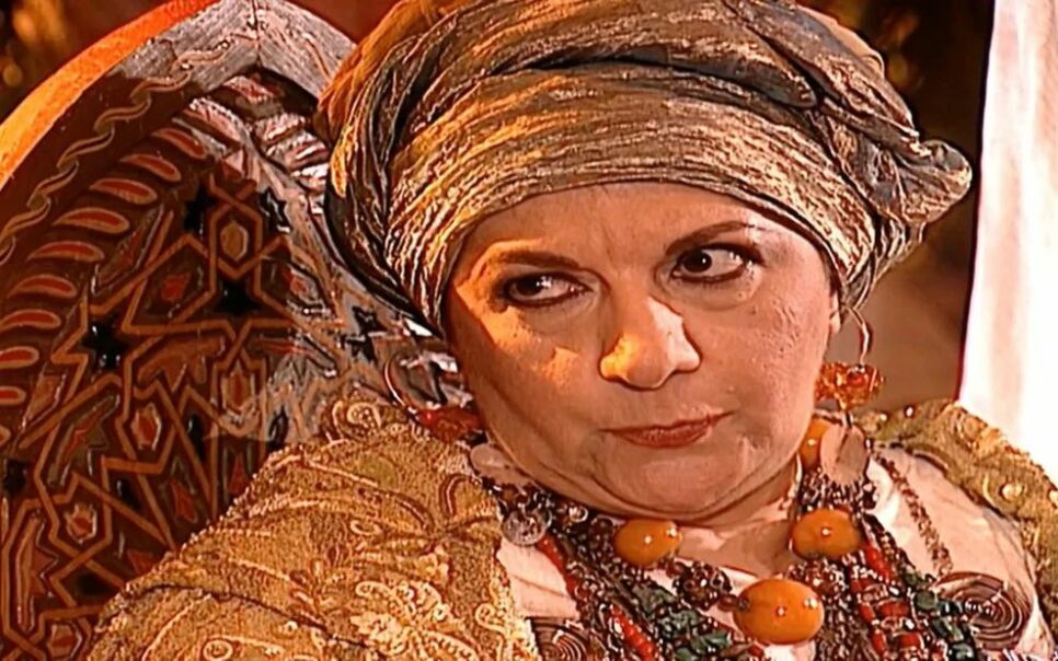 Fim de O Clone: Zoraide implora para Ali perdoar Jade em troca de ouro