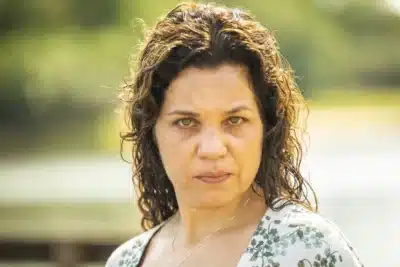 Pantanal: Bruaca fica nua diante de Alcides e o impressiona: 'Vou tomar pelada' Foto: Reprodução