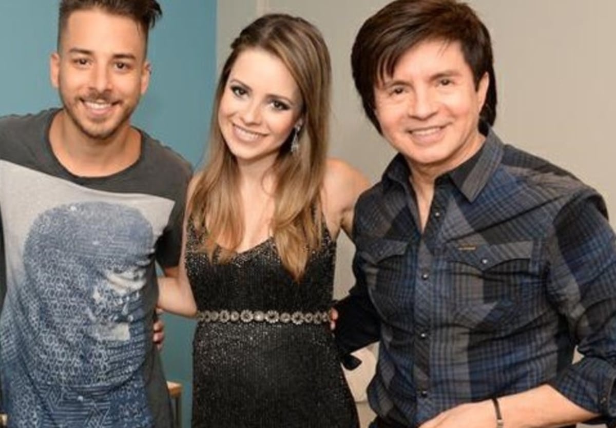 O famoso cantor sertanejo, Xororó ao lado de seus filhos, Sandy e Junior (Foto: Reprodução)