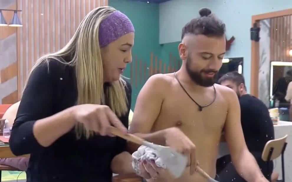 Power Couple: Andreia zomba de Cartolouco após elogio (Reprodução)