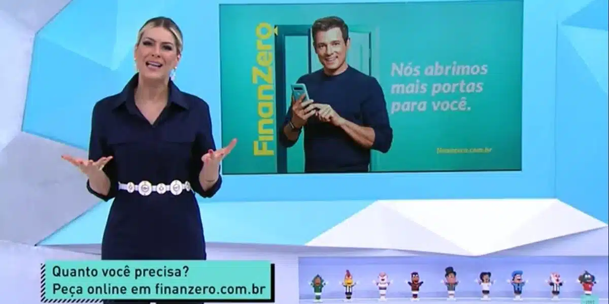 A famosa apresentadora da Band, Renata Fan parou o Jogo Aberto para mostrar uma comercial de Celso Portiolli (Foto: Reprodução)