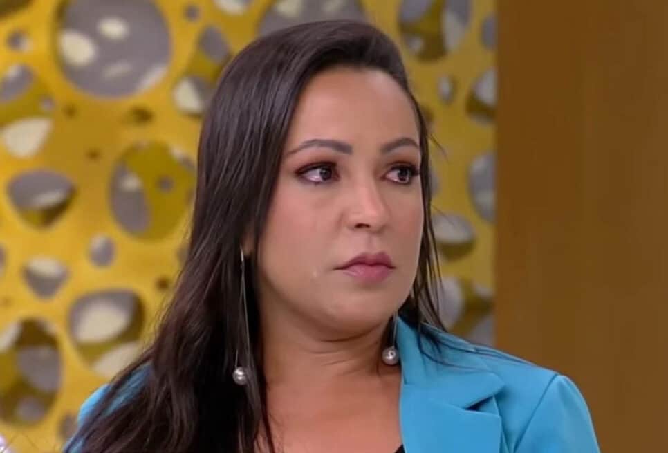 Sandra Mara Fernandes no SuperPop; ela relembrou o caso com o morador de rua e se defendeu (Foto: Reprodução / Rede TV)