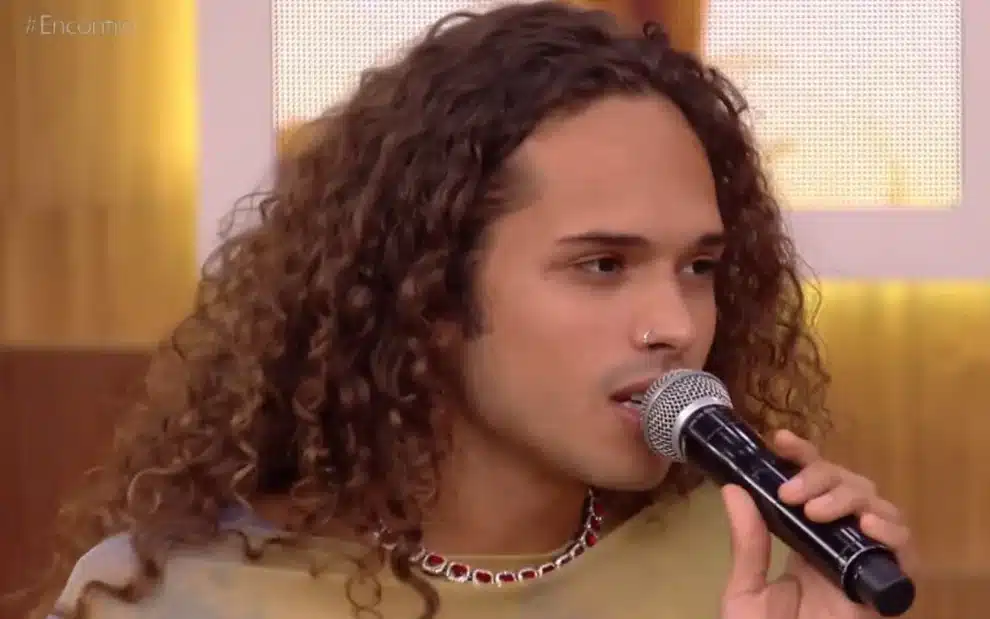 Vitão deixa a cueca de fora, é criticado e rebate comentários (Reprodução)