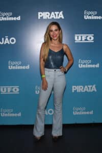 Loiríssima, Wanessa Camargo faz primeira aparição após separação com look sem sutiã (Foto: Reprodução / AgNews)