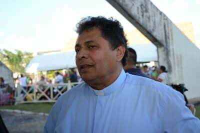 Padre Antônio Murilo de Paiva incita violência contra emissora