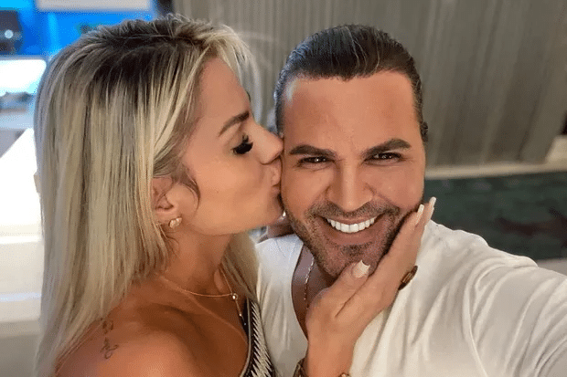 O famoso cantor sertanejo, Eduardo Costa pediu sua namorada, Mariana Polastreli em casamento (Foto: Reprodução)