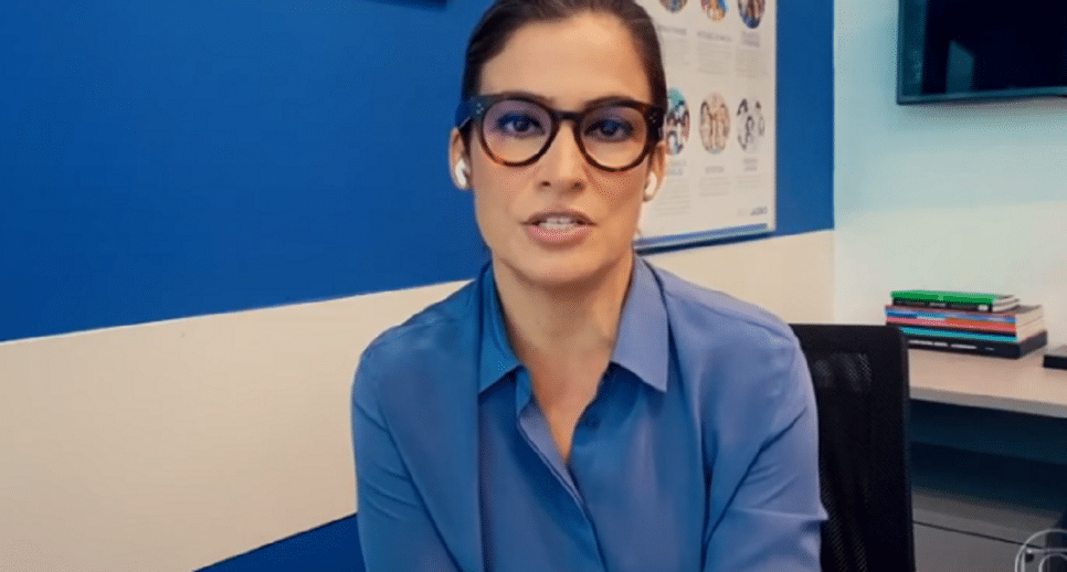 Renata Vasconcellos mostra Jornal Nacional e Bonner surpreende (Foto: Reprodução)
