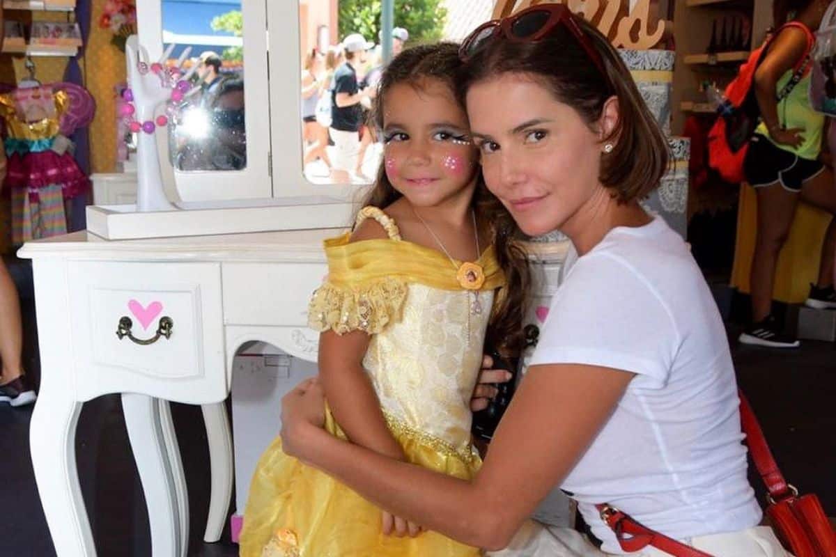 Maria flor e Deborah Secco, Foto: Reprodução/Internet