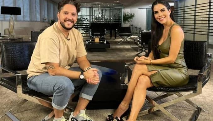 André Vasco concedeu uma entrevista para Daniela Albuquerque (Foto: Reprodução)