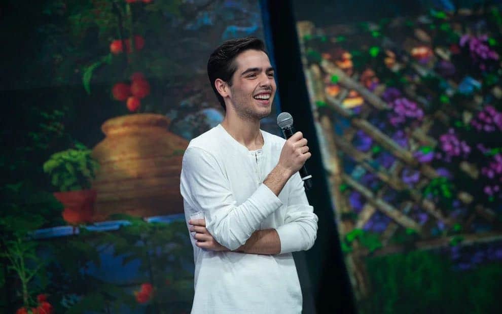 O filho de Faustão, João Guilherme surpreende ao soltar ao voz na Band (Foto: Reprodução)