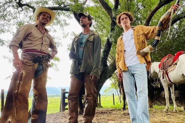 José Loreto expõe relação com atores de Pantanal e confirma ao Brasil: 'Amor que não sabe no peito'