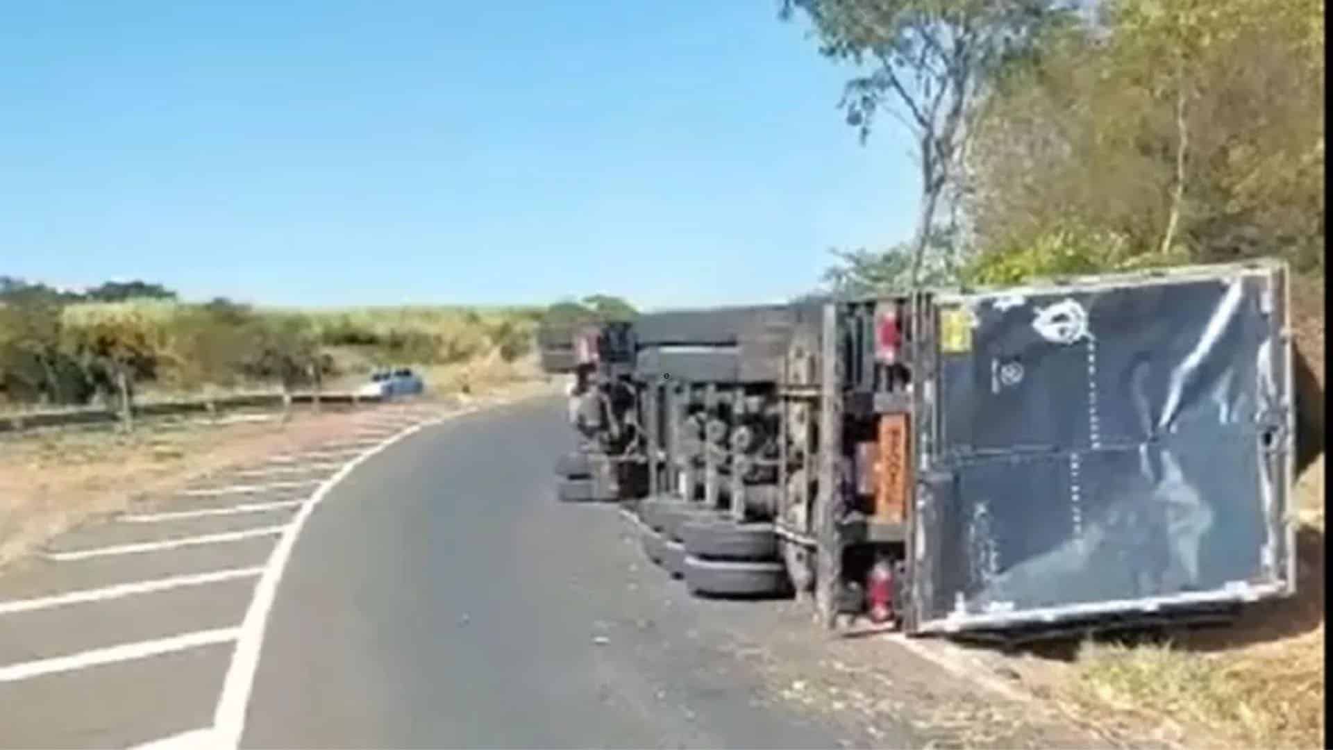 Veículo da equipe de Maiara e Maraisa sofre acidente no interior de SP