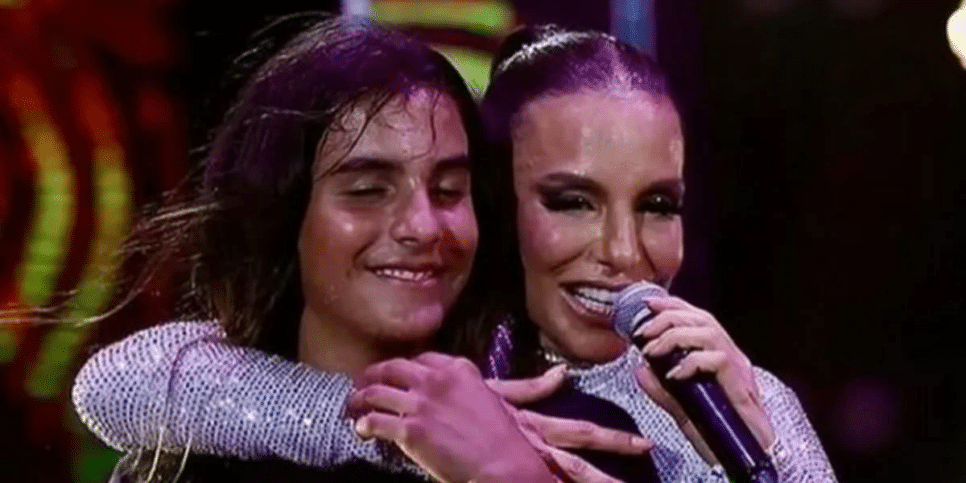 A famosa cantora e apresentadora da Globo, Ivete Sangalo ao lado de seu filho, Marcelo (Foto: Reprodução)