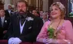 Joaquim (Carlos Vereza) e Josefa (Eva Todor) em cena de casamento em O Cravo e a Rosa (Foto: Reprodução)