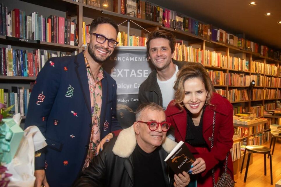 Walcyr Carrasco lança livro cercado de famosos, Foto: Reprodução/Internet